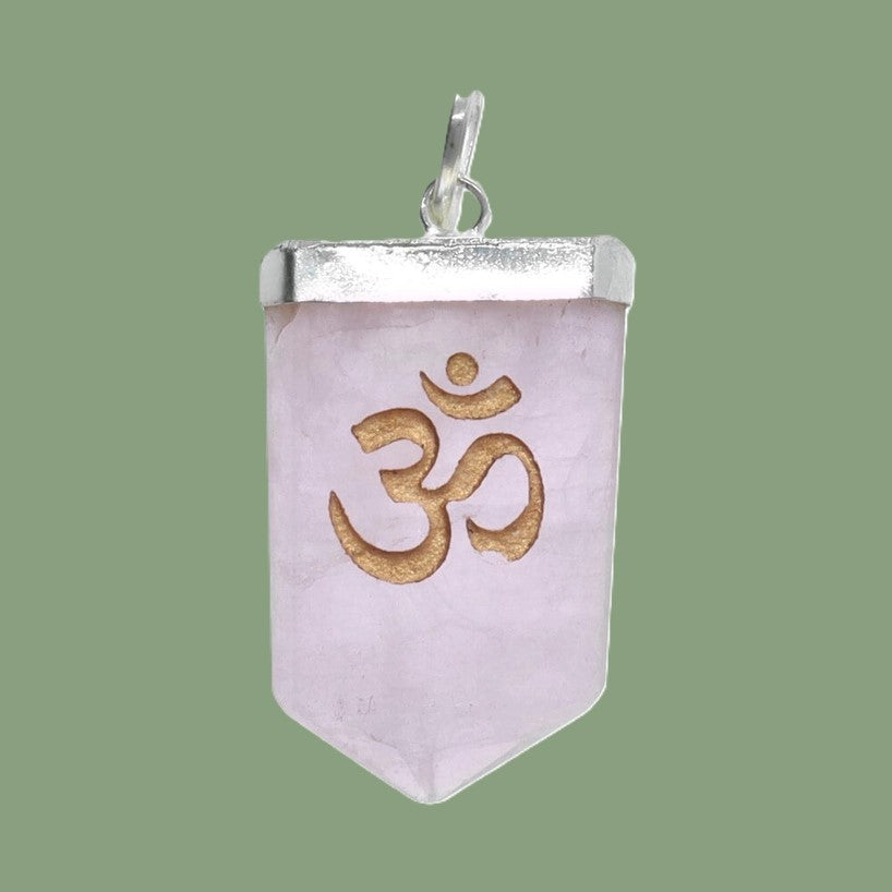 Pendentif en quartz rose Om
