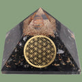 Pyramide en résine Shungite avec Fleur de Vie