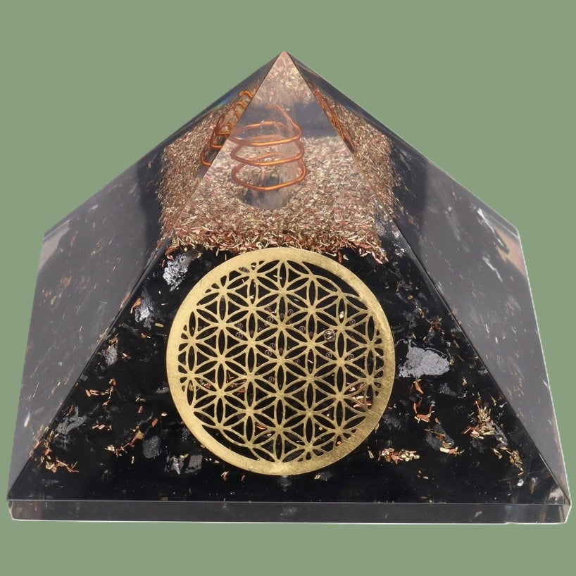 Pyramide en résine Shungite avec Fleur de Vie