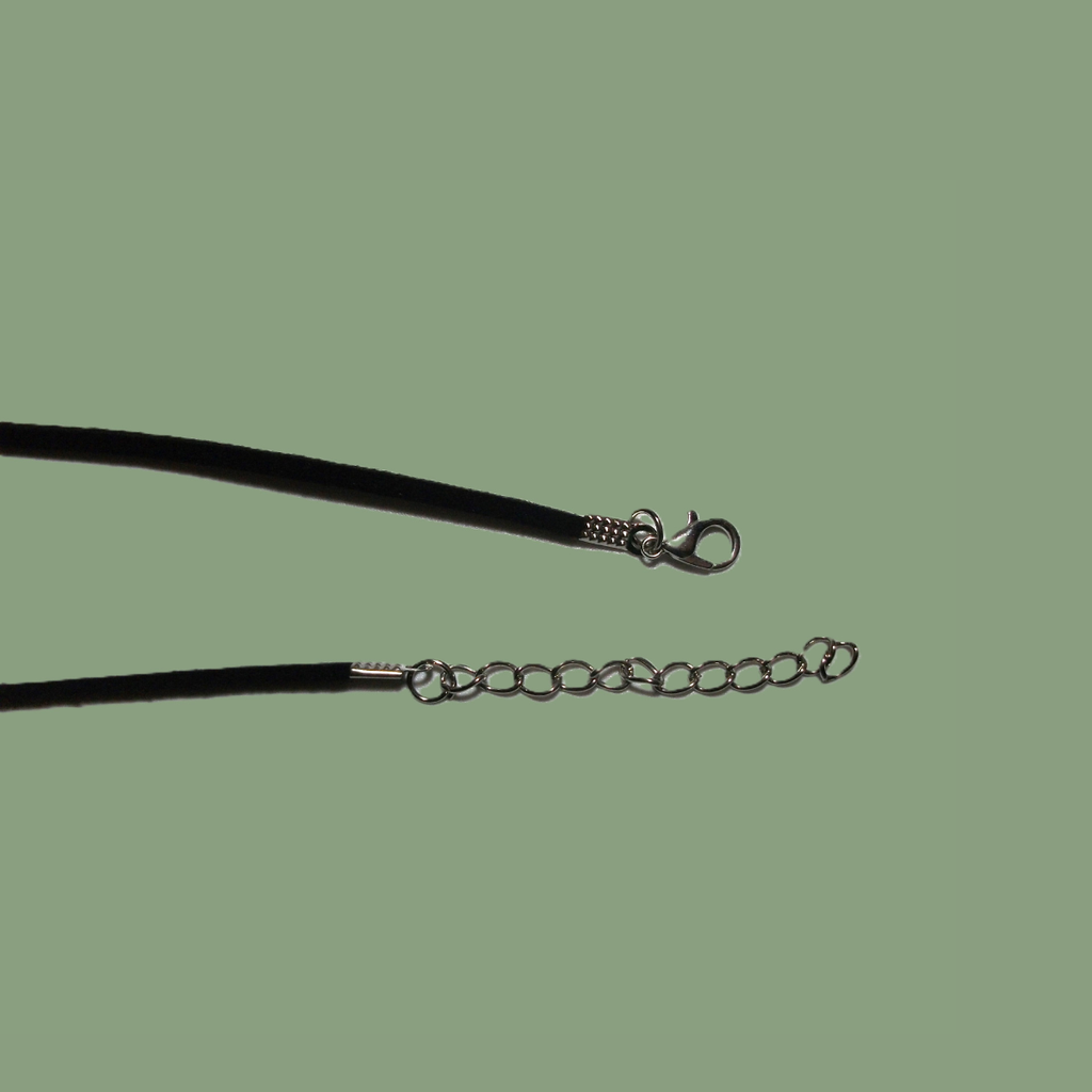 Collier cordon noir en simili cuir