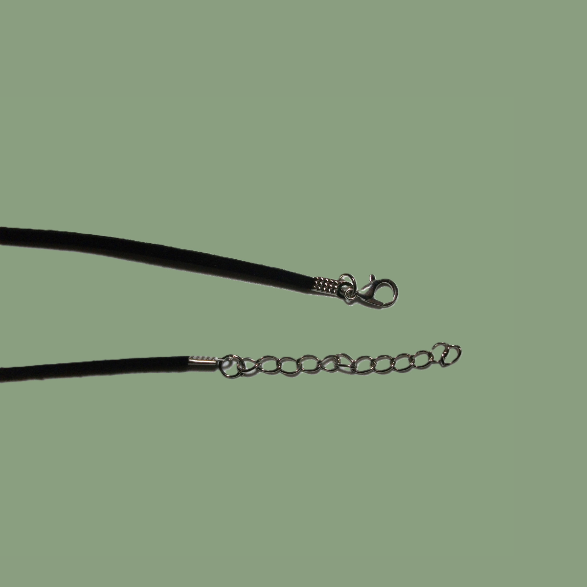 Collier cordon noir en simili cuir