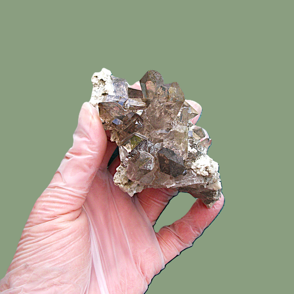 Groupe de Quartz Fumé sur Gangue avec Chlorite & Adulaire – Massif de Chamonix